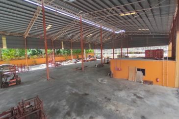 Warehouse at Taman Kajang Jaya for RENT! Semenyih. Selangor.