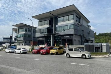 3 Storey Semi D Factory for SALES in Palms Industrail Park, Bandar Technology, Kajang. Selangor.