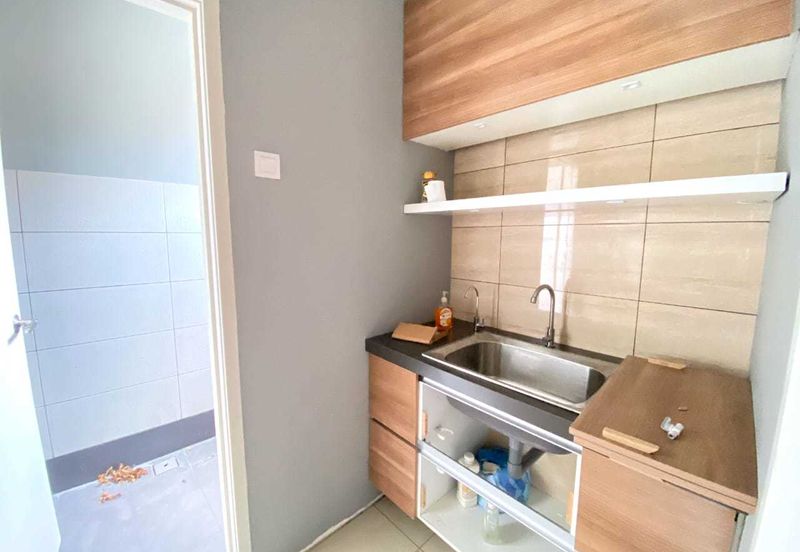 3.5 Storey factory for sales in Kajang. Balakong. 