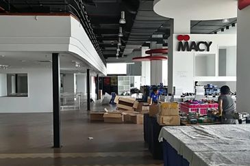 Wisma Minlon Warehouse for RENT!