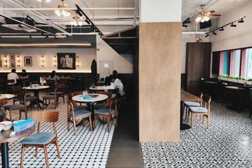 生意出顶,,Bandar Puteri Puchong