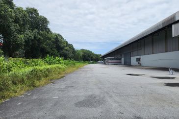 West Port, Pulau Indah