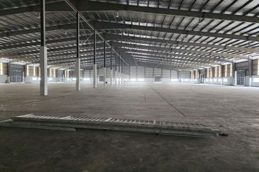 West Port, Pulau Indah