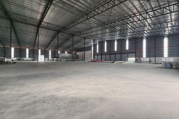 West Port, Pulau Indah