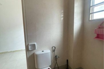 Ayu Qaseh, Alam Nusantara