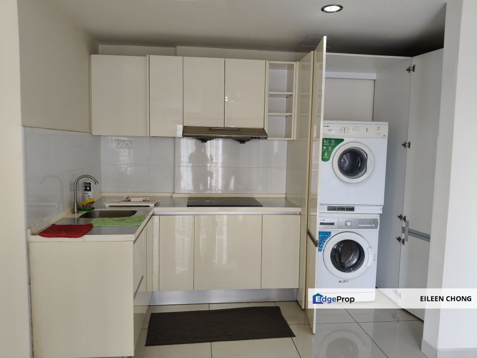 Corner unit partial furnish well maintain freehold for sale , Selangor, Bukit Jelutong