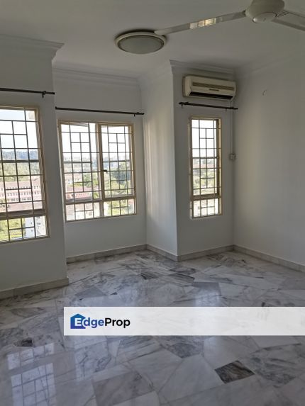 Pusat Bandar Puchong apartment with facility near park morning market , Selangor, Puchong