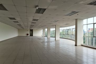 West Port, Pulau Indah