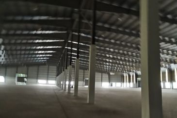 West Port, Pulau Indah