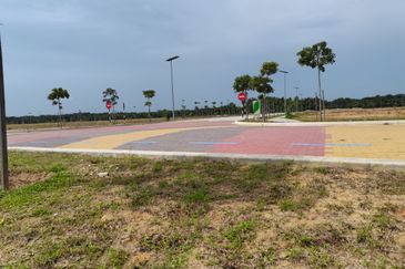 West Port, Pulau Indah