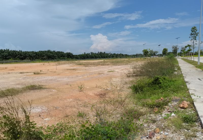 West Port, Pulau Indah