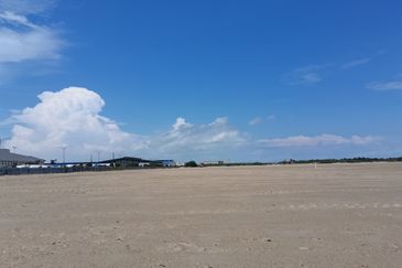 West Port, Pulau Indah