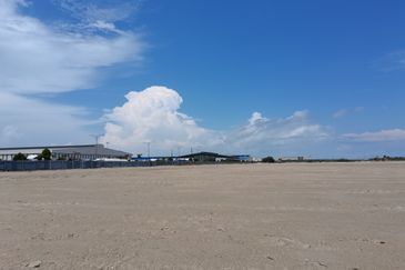 West Port, Pulau Indah