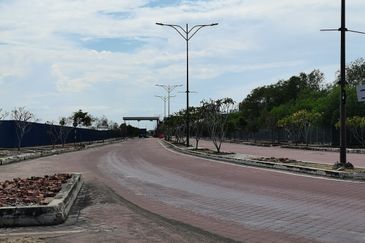 West Port, Pulau Indah