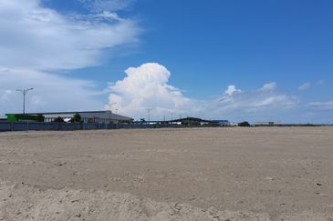 West Port, Pulau Indah