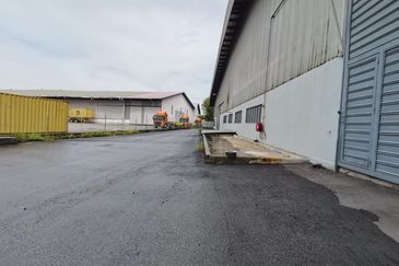 West Port, Pulau Indah