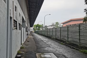 West Port, Pulau Indah