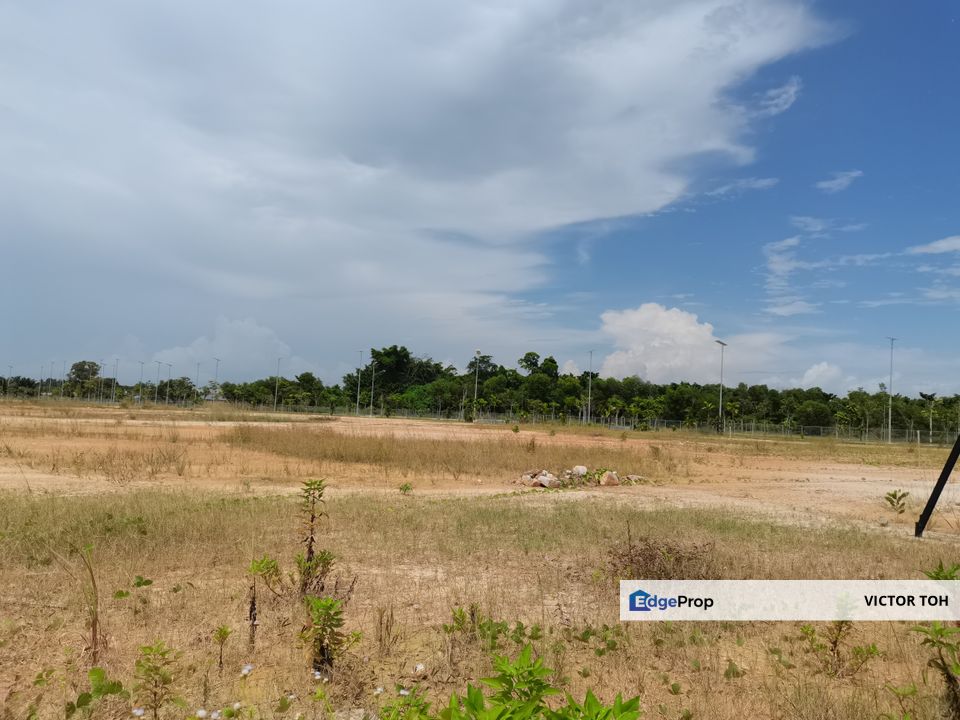 Commercial land for lease facing highway Puchong , Selangor, Puchong