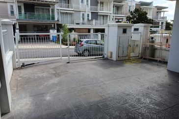 Subang, Shah Alam U10 3sty Terrace House For Rent - 90% furnished