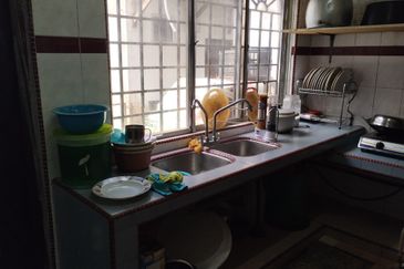 Taman Sri Bayu, Kampung Tasik Tambahan