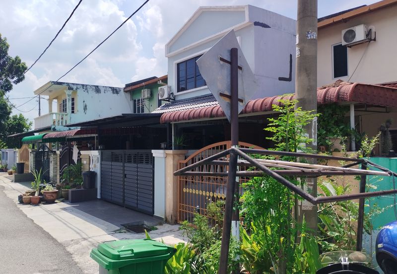 Taman Sri Bayu, Kampung Tasik Tambahan