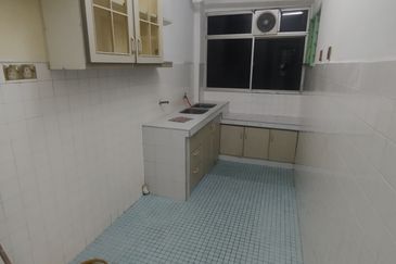 KL Kuchai Entrepreneurs Park Apartment For Sale rm250k - 1st floor