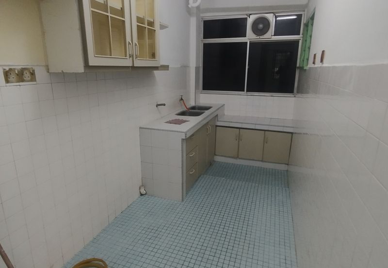 KL Kuchai Entrepreneurs Park Apartment For Sale rm250k - 1st floor