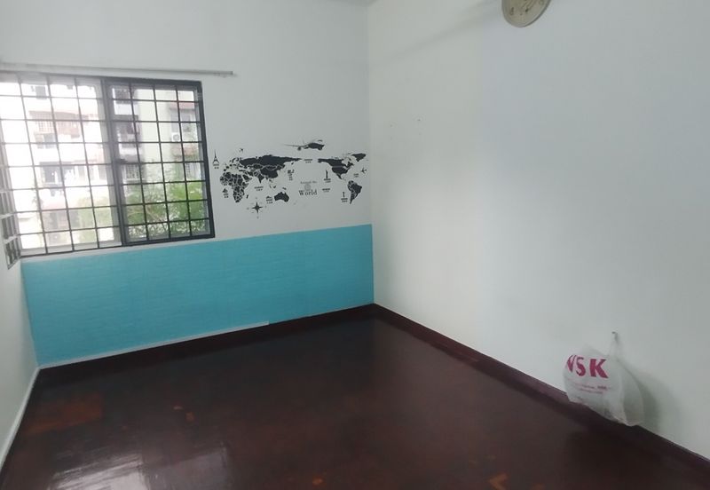 KL Kuchai Entrepreneurs Park Apartment For Sale rm250k - 1st floor