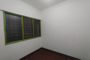 KL Kuchai Entrepreneurs Park Apartment For Sale rm250k - 1st floor