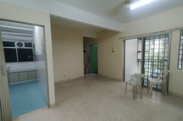 KL Kuchai Entrepreneurs Park Apartment For Sale rm250k - 1st floor