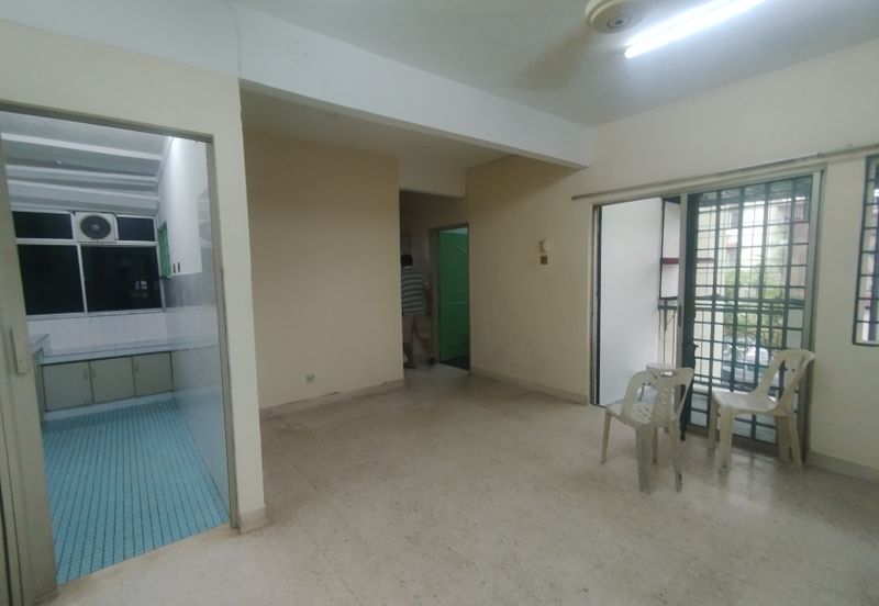 KL Kuchai Entrepreneurs Park Apartment For Sale rm250k - 1st floor