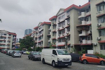KL Kuchai Entrepreneurs Park Apartment For Sale rm250k - 1st floor