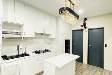 Henna Residence @ The Quartz