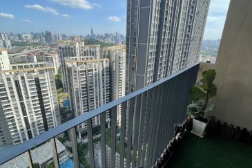 Henna Residence @ The Quartz