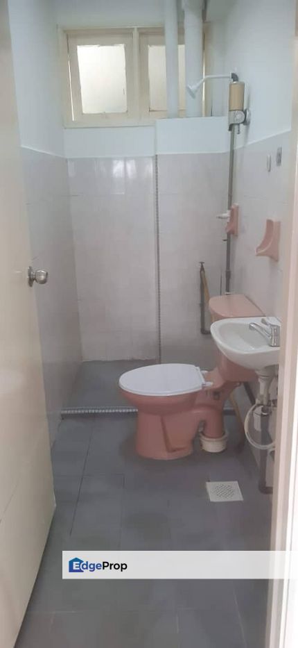 Vista komanwel c  walk to lrt imu hospital Columbia , Kuala Lumpur, Bukit Jalil