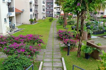 Sri Damansara Courts