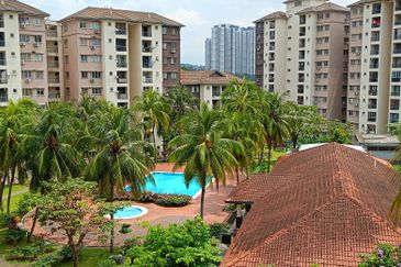 Sri Damansara Courts