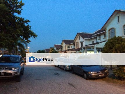24x75 land , flat frm dining to kitchen , guarded , Selangor, USJ