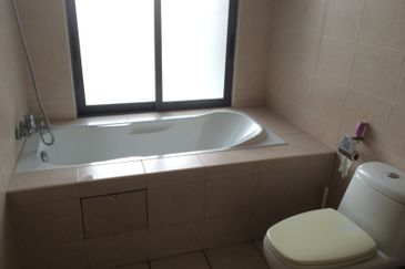 Nautica Lake Suites @ Sunway South Quay