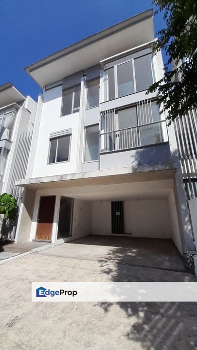 gated , strata superlink , Selangor, Valencia