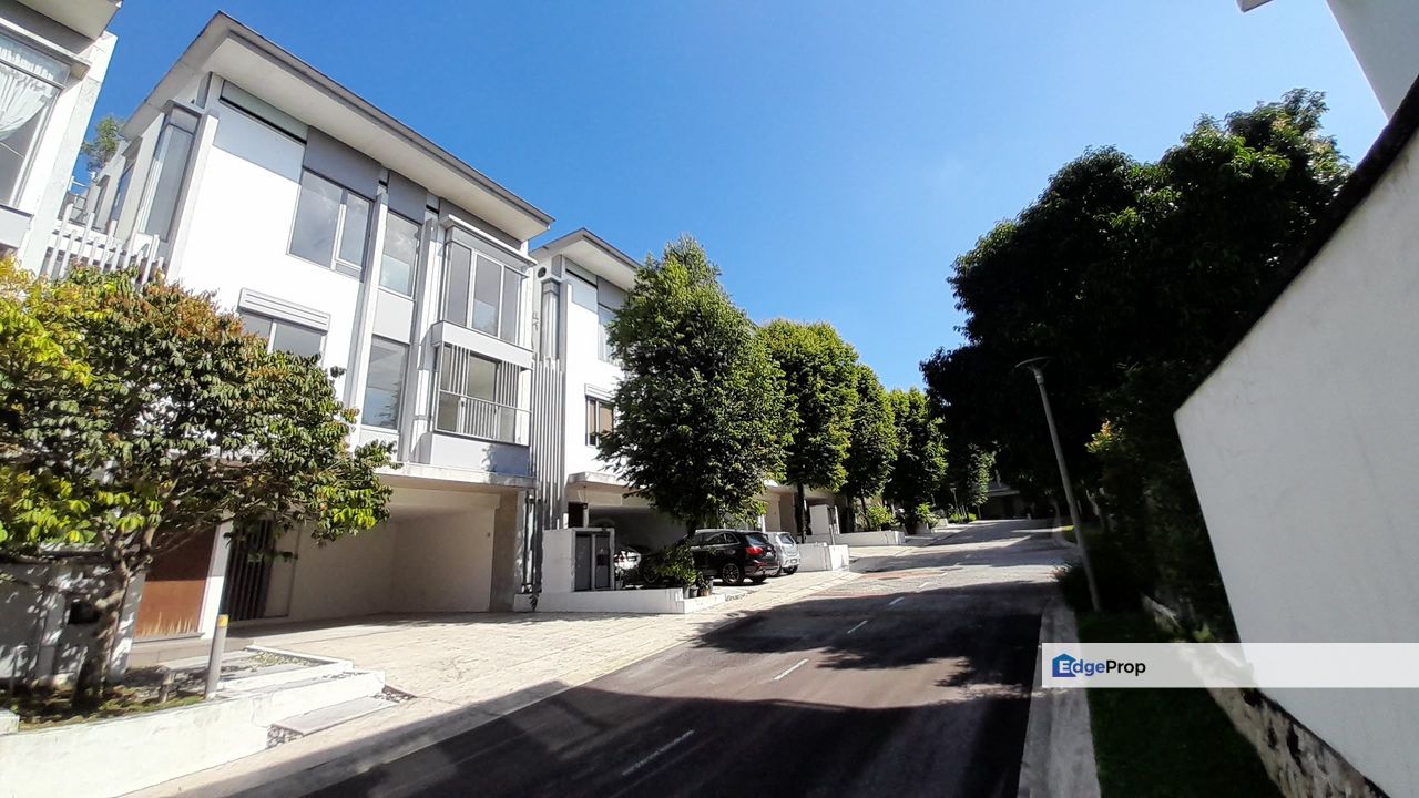 gated , strata superlink , Selangor, Valencia