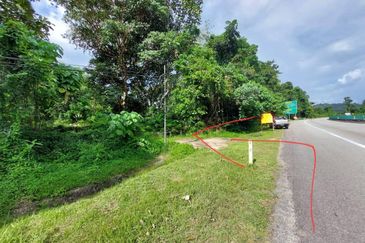 Karak Agricultural land , next to highway , near river