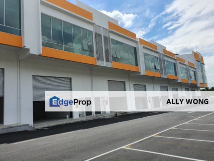 Very Cheap Super Linked Factory at Meranti Utama Puchong, Selangor, Puchong