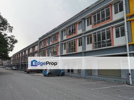 Three Storey Shop 22x70 Salak Tinggi Sepang, Selangor, Sepang