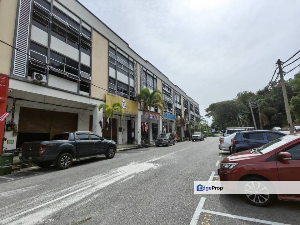 3Sty Shop End Lot Facing Mainroad Pusat Perniagaan Kuala Lipis, Pahang, Kuala Lipis