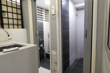 Pangsapuri Seri Mas, Taman Pinggiran Putra