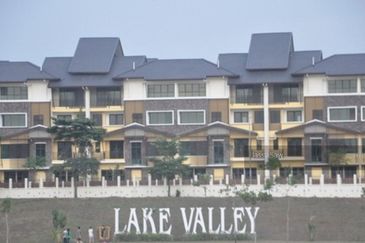 Avenue 2, Lake Valley