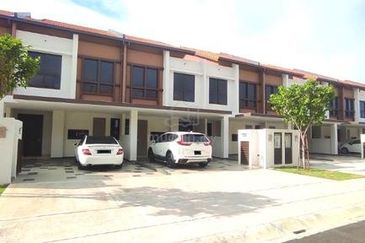 Setia Warisan Tropika (Belladonna)