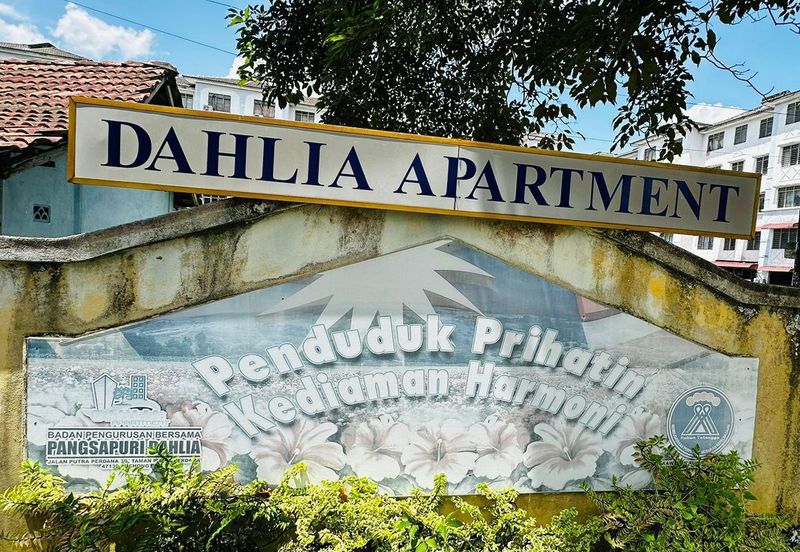 Dahlia Apartment, Putra Perdana