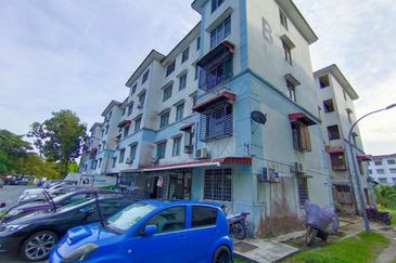 Dahlia Apartment, Putra Perdana